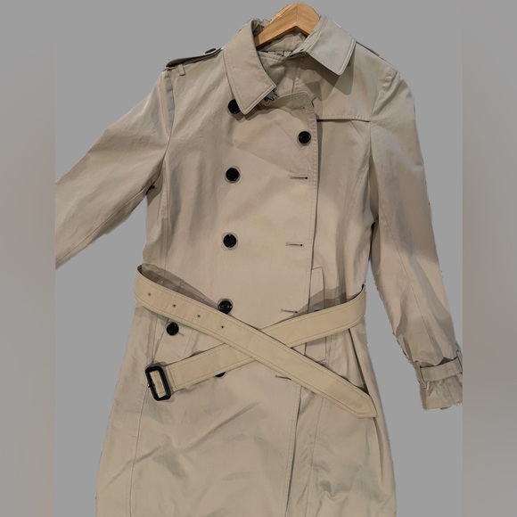 BURBERRY TAN MID-LENGTH TRENCH COAT - Picture 5 of 11